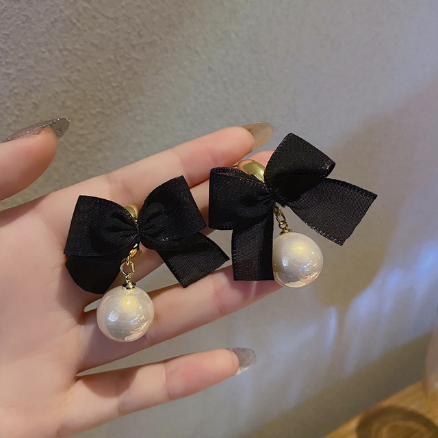 Kolczyki wiszące z czarnym Bowknotem i białymi perłami dla kobiet z Korei Południowej - Wianko - 5