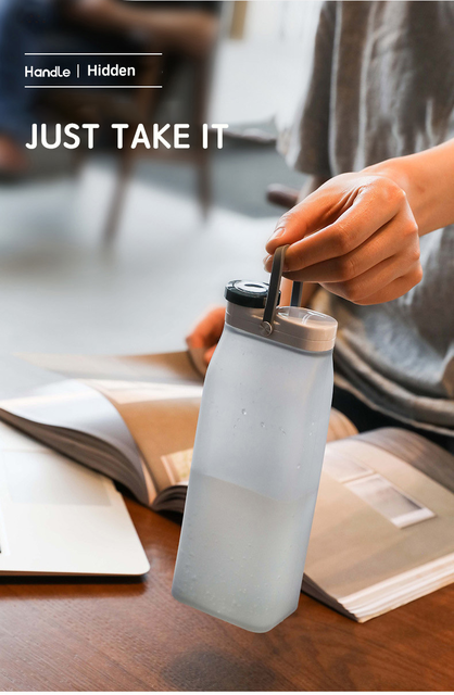 Butelka sportowa składana ZK50 600ml z zewnątrz silikonową powłoką - przenośna i składana butelka na wodę o pojemności 600ml, wykonana z materiału spożywczego - Wianko - 4