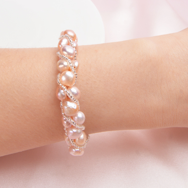 Bransoletka ASHIQI z naturalną słodkowodną perłą - pięknie wykonana ręcznie, modne przezroczyste paciorki szklane - prezenty ślubne - Wianko - 9