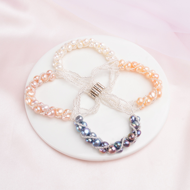 Bransoletka ASHIQI z naturalną słodkowodną perłą - pięknie wykonana ręcznie, modne przezroczyste paciorki szklane - prezenty ślubne - Wianko - 1