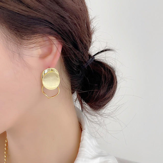 Złote kolczyki z zapięciem typu sztyft, jesień koreański, prosty, geometryczny i nieregularny kształt, metalowa biżuteria dla kobiet AOMU S925 - Wianko - 10