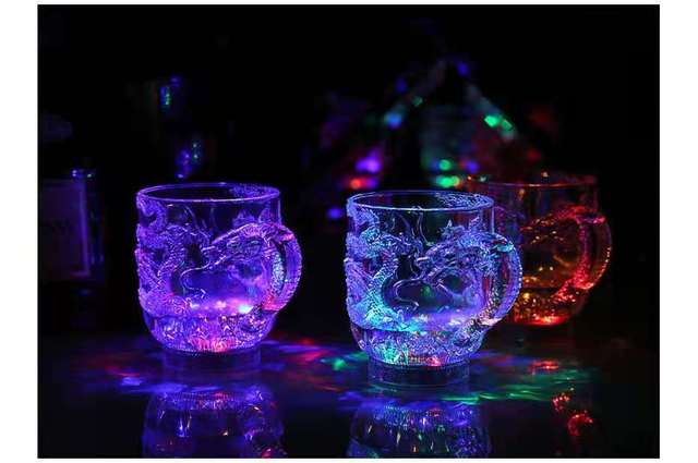 Świecący kubek zmieniający kolor smoka - szklany kufel do piwa z efektem świetlnym w wodzie - Wianko - 11