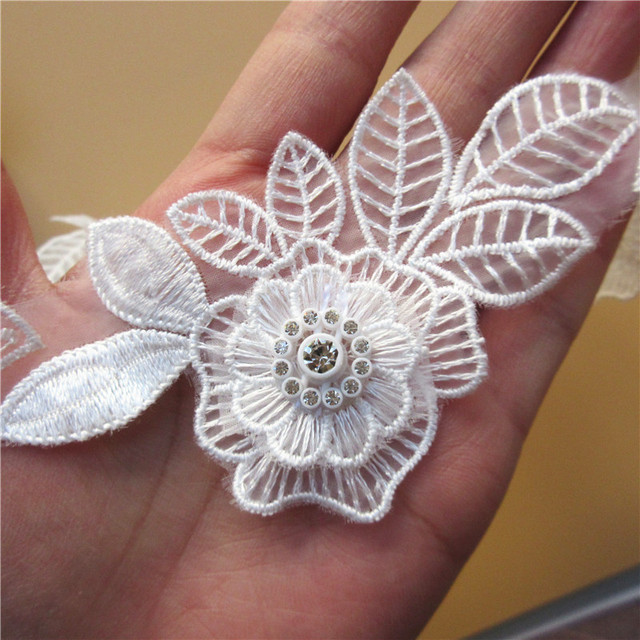 Kwiatowa koronka haftowana z białej tkaniny z aplikacją diamentowych kwiatów, 10x - Wianko - 15