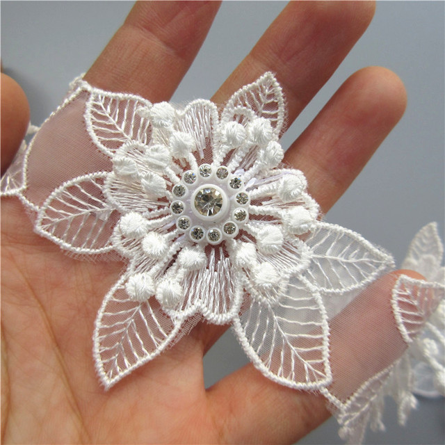 Kwiatowa koronka haftowana z białej tkaniny z aplikacją diamentowych kwiatów, 10x - Wianko - 7