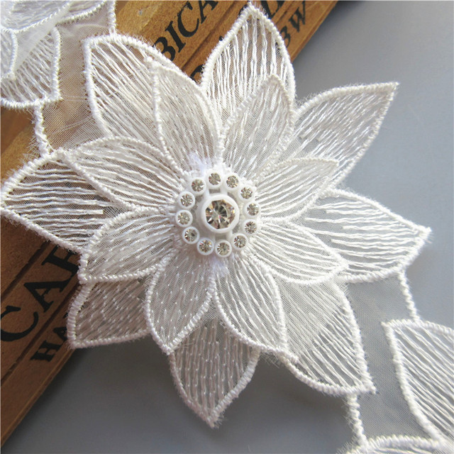 Kwiatowa koronka haftowana z białej tkaniny z aplikacją diamentowych kwiatów, 10x - Wianko - 12