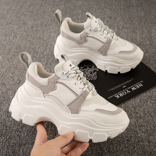 Koreańskie buty damskie marki Chunky Sneakers z grubą czarno-białą podeszwą platformy - Wianko - 19