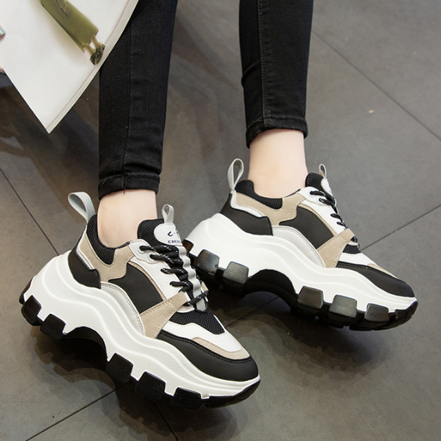 Koreańskie buty damskie marki Chunky Sneakers z grubą czarno-białą podeszwą platformy - Wianko - 14