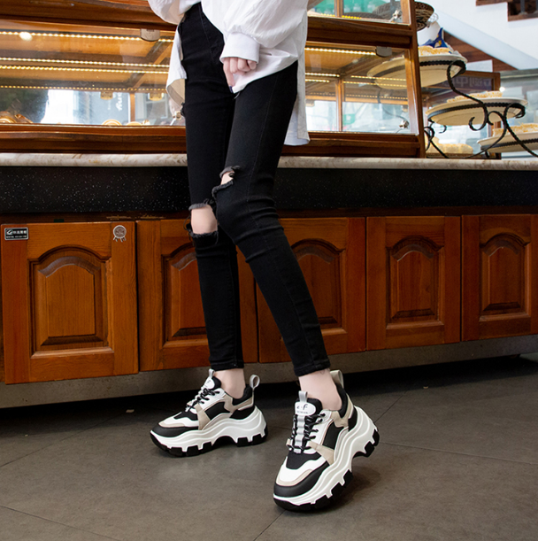 Koreańskie buty damskie marki Chunky Sneakers z grubą czarno-białą podeszwą platformy - Wianko - 17