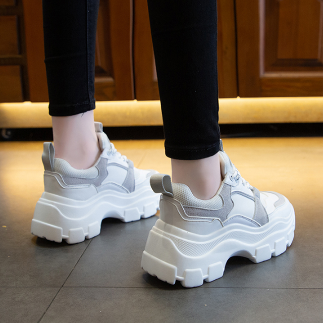 Koreańskie buty damskie marki Chunky Sneakers z grubą czarno-białą podeszwą platformy - Wianko - 10