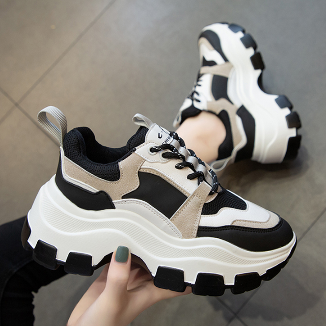 Koreańskie buty damskie marki Chunky Sneakers z grubą czarno-białą podeszwą platformy - Wianko - 13