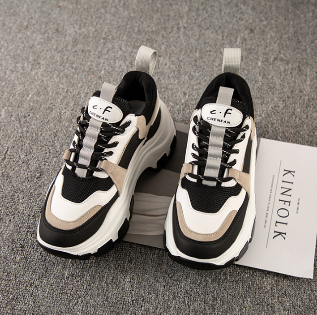 Koreańskie buty damskie marki Chunky Sneakers z grubą czarno-białą podeszwą platformy - Wianko - 23