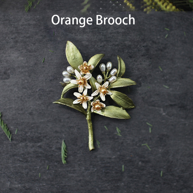 Uniwersalna pomarańczowa broszka z kwiatem, wykonana z jedwabiu - kobiecy akcesorium do szalika z perłowymi zdobieniami - Wianko - 1