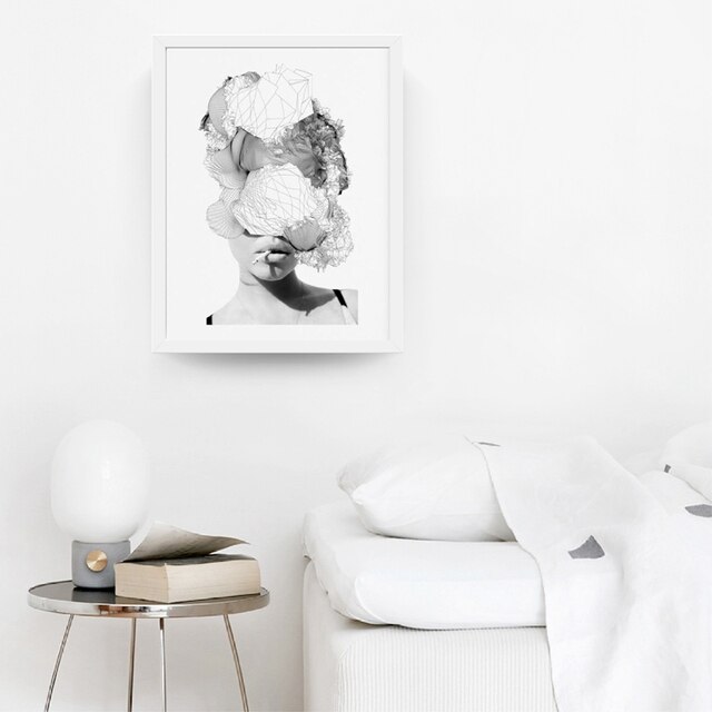 Freyja Woman - czarno-biały kolaż plakat z dziewczyną palącą, fotografia na płótnie o nowoczesnym stylu, dekoracja wnętrza w stylu skandynawskim - Wianko - 3