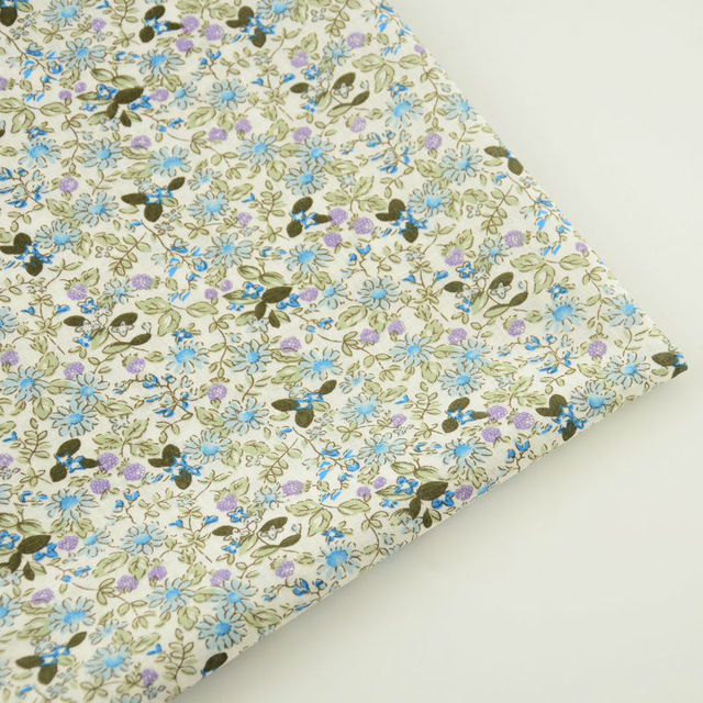 Tkanina drukowana kwiatowe wzory w odcieniach niebieskiego i fioletowego - 100% bawełna, idealna do szycia, patchworku i tworzenia domowych tekstyliów oraz lalek - Wianko - 1