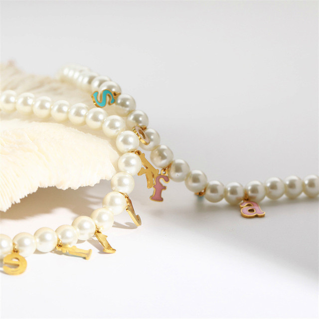 Niestandardowy naszyjnik koloru perła z listowym wisiorkiem, personalizowany, biżuteria dla kobiet jako prezent bożonarodzeniowy - Wianko - 15