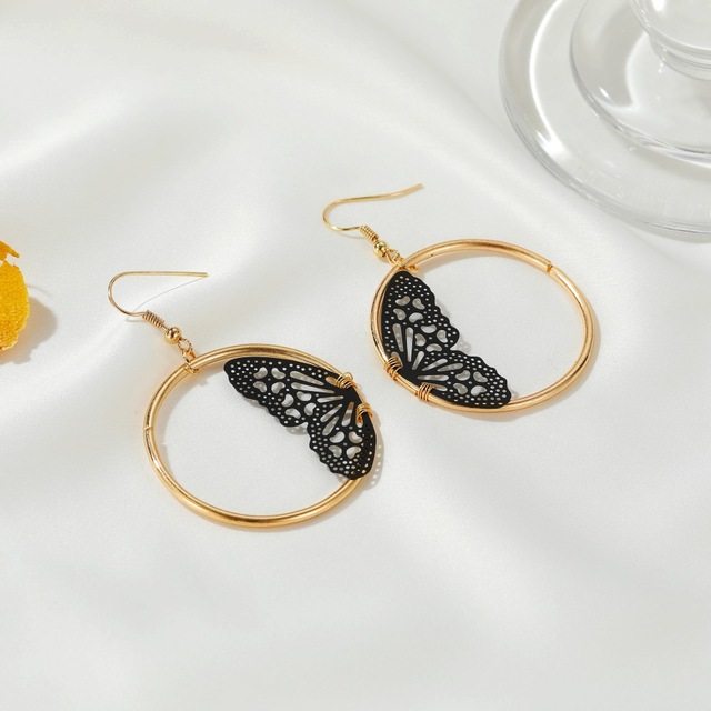Kolczyki wiszące z czarnym hollow motylem i złotym okrągłym designem dla kobiet - Wianko - 5