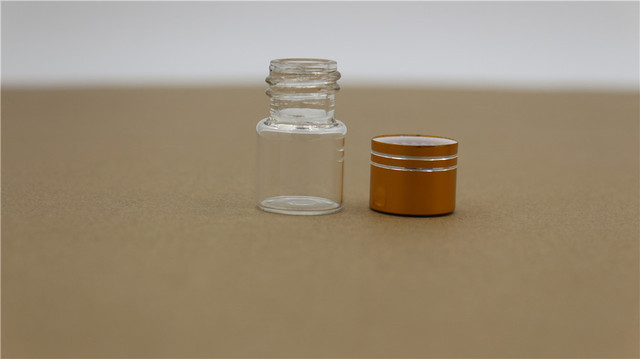 100 sztuk/partia Małe szklane butelki 22*35mm 7ml z złotym plastikowym korkiem - Wianko - 7