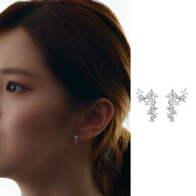 Kolczyki sztyft - 30 stylów proste dla kobiet inspirowane koreańskimi dramatami, noszone przez Kim Hee Ae i Han So Hee - Wianko - 9