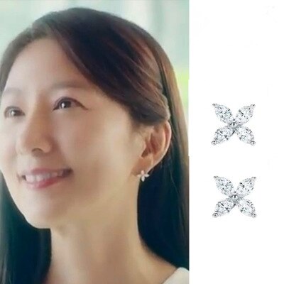 Kolczyki sztyft - 30 stylów proste dla kobiet inspirowane koreańskimi dramatami, noszone przez Kim Hee Ae i Han So Hee - Wianko - 24