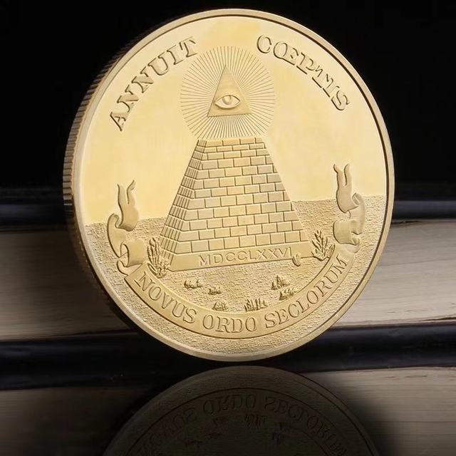 Pamiątkowa moneta o wadze 1 uncji z pozłacanym symbolem bogów europejskich i Piramidą Egipską - Wianko - 1