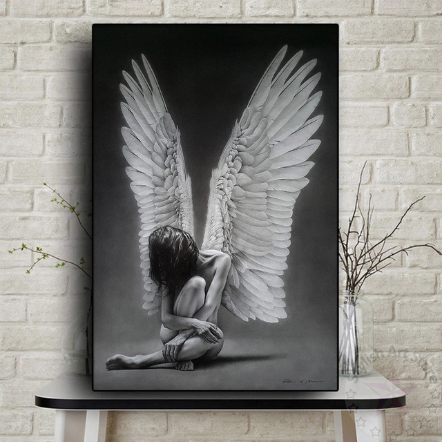 Plakat dekoracyjny z rysunkiem sexy nagiej aniołki na czarno-białym płótnie - idealny do salonu - Wianko - 3