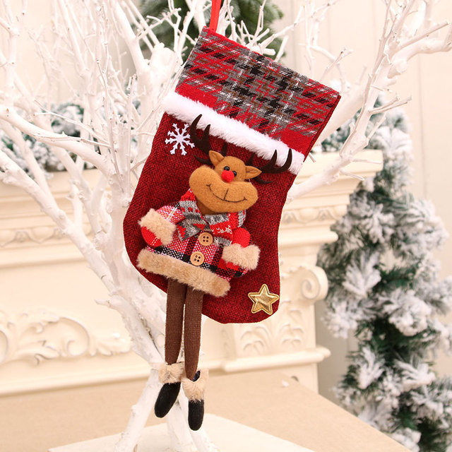 Wiszące ozdoby - Świąteczne pończochy z motywem bałwanka, świętego Mikołaja i łosia - Wianko - 2