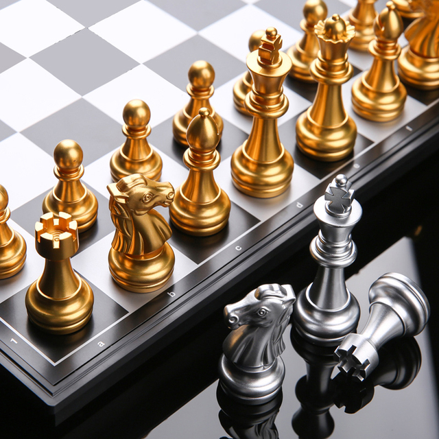 Złote i srebrne średniowieczne składane szachy z magnetyczną szachownicą - Wianko - 5