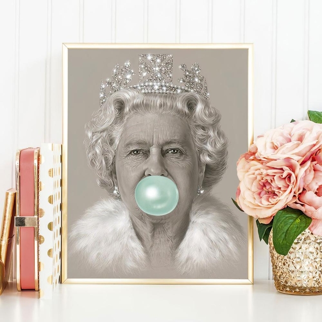 Obraz na płótnie: Bubblegum Queen, Elizabeth II - portret w stylu skandynawskim - do salonu - Wianko - 5