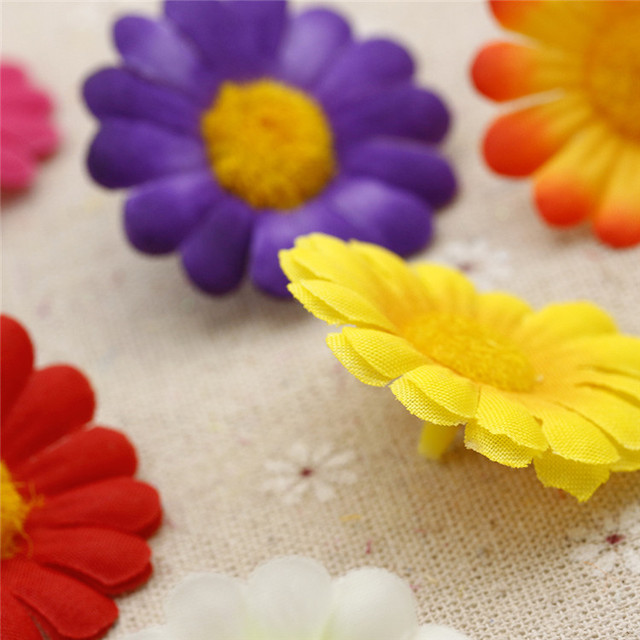 10 sztuk 4 cm sztuczne kwiaty Daisy słonecznika DIY ślub panna młoda wieniec Garland samochód dekoracja - Wianko - 3