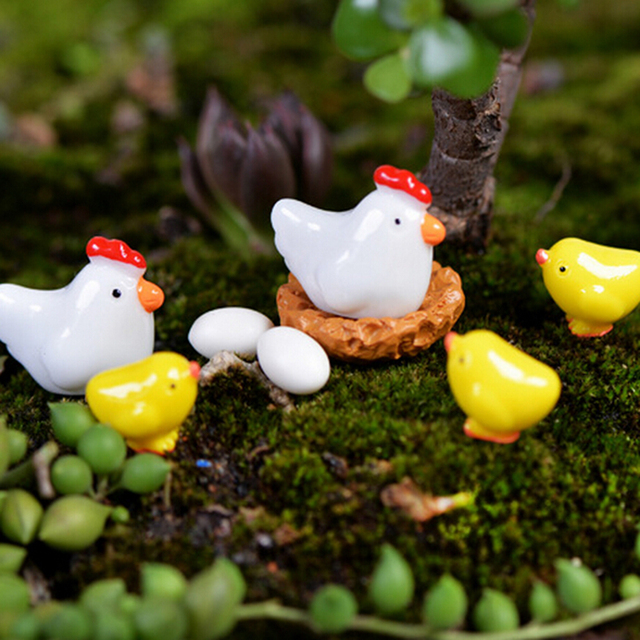 Małe statuetki kurcząt w gnieździe - dekoracyjny ornament do ogrodu, DIY bajkowy domek dla lalek - Wianko - 1