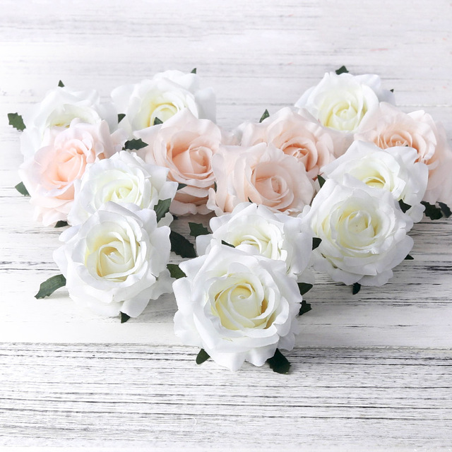 5 wysokiej jakości sztucznych róż białych z jedwabiu - wyjątkowa dekoracja do ślubu, domu, scrapbookingu - Wianko - 1