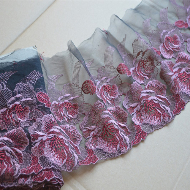 Koronka haftowana wysokiej jakości czerwono-różowo-czarna tkanina ślubna (22cm szerokość, 2 metry), duże mieszane kwiaty - Wianko - 3