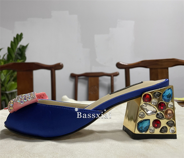 Sandały Rhinestone motylkowe z kwiatowym wzorem dla kobiet - kolorowe diamenty, satynowe pantofle na wysokim obcasie z otwartymi palcami - Wianko - 11