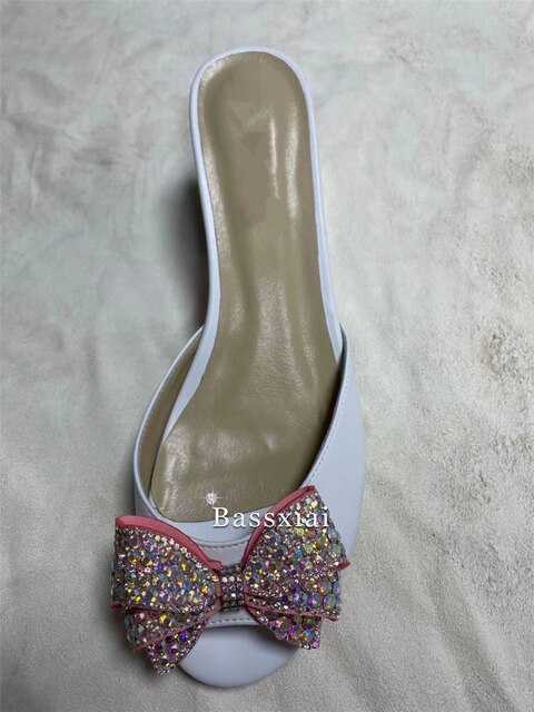 Sandały Rhinestone motylkowe z kwiatowym wzorem dla kobiet - kolorowe diamenty, satynowe pantofle na wysokim obcasie z otwartymi palcami - Wianko - 5