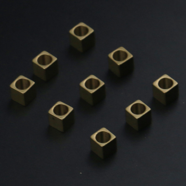 Wisiorek kwadratowy mosiądz 6x6x6 mm z dużym otworem, idealny do tworzenia bransoletek i zawieszek - Wianko - 19