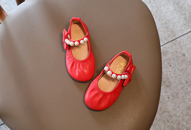 Skórzane buty księżniczki z bowknotem i perłą dla dziewczynek na wiosnę - Wianko - 9