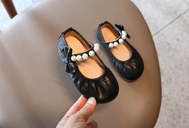 Skórzane buty księżniczki z bowknotem i perłą dla dziewczynek na wiosnę - Wianko - 7