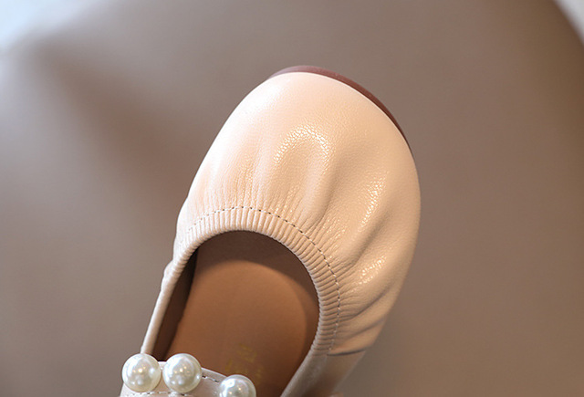 Skórzane buty księżniczki z bowknotem i perłą dla dziewczynek na wiosnę - Wianko - 14