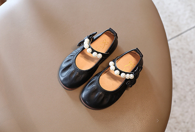Skórzane buty księżniczki z bowknotem i perłą dla dziewczynek na wiosnę - Wianko - 5