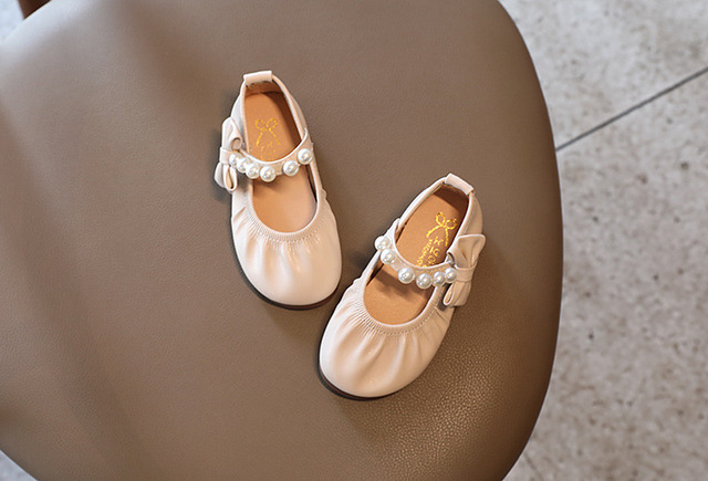 Skórzane buty księżniczki z bowknotem i perłą dla dziewczynek na wiosnę - Wianko - 12