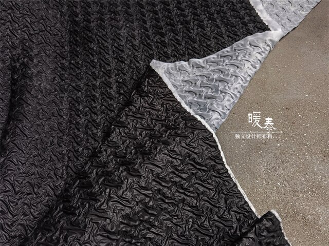 Czarna plisowana tkanina z wklęsłą i wypukłą teksturą do DIY Patchwork na naszywki oraz wystrój odzieży designer tkaniny - Wianko - 4