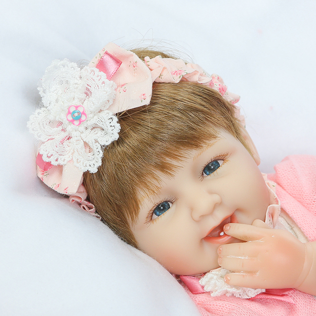 Lalka bebe reborn NPK Doll 18 - realistyczna lalka silikonowa z uroczą sukienką - Wianko - 2