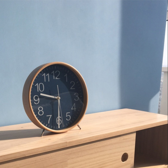 Duże biurko zegar z wahadłem w stylu minimalistycznym z litego drewna - Wianko - 5
