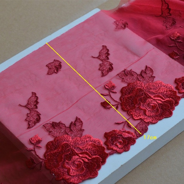 Koronka haftowana czerwonymi kwiatami o szerokości 17 cm (2 metry) - wysoka jakość, idealna do odzieży i sukni ślubnych - Wianko - 1