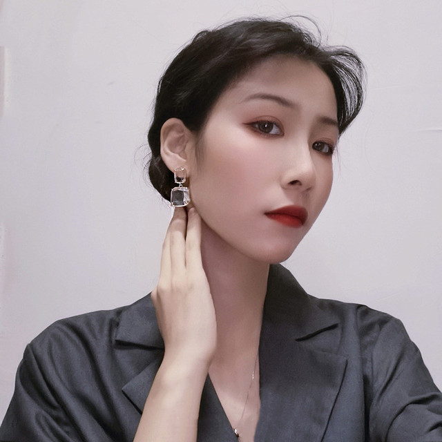 Jasne podwójne kolczyki zwisające z eleganckim złotym brzegiem - biżuteria dla kobiet o osobowości, inspirowane koreańskim stylem - Wianko - 4