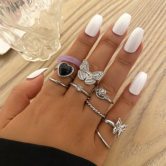 Pierścień z metalu w kształcie węża z czeskimi kamieniami i ozdobą w kształcie serca, w kolorze srebra, złota i fioletowej żywicy - biżuteria punkowa, prezencik prosty i modny - Wianko - 1