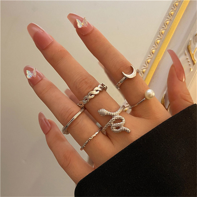 Pierścień z metalu w kształcie węża z czeskimi kamieniami i ozdobą w kształcie serca, w kolorze srebra, złota i fioletowej żywicy - biżuteria punkowa, prezencik prosty i modny - Wianko - 14