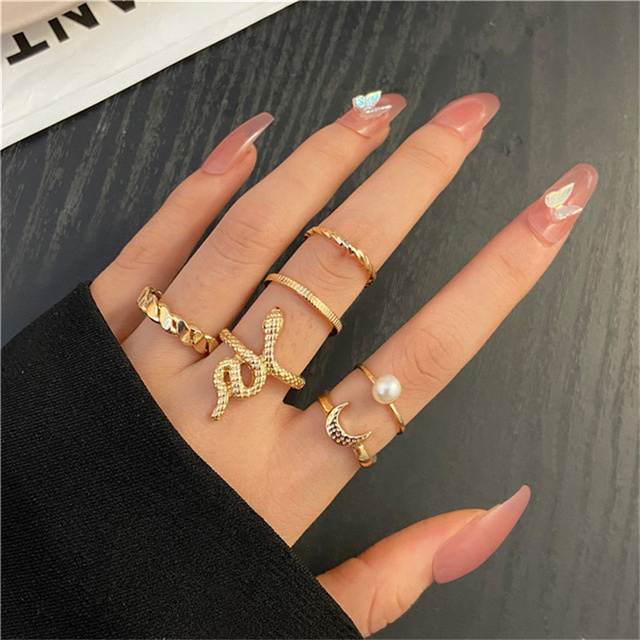 Pierścień z metalu w kształcie węża z czeskimi kamieniami i ozdobą w kształcie serca, w kolorze srebra, złota i fioletowej żywicy - biżuteria punkowa, prezencik prosty i modny - Wianko - 15