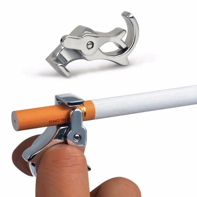 Kreatywny uchwyt na papierosa w formie breloczka - metalowy stojak z zapalniczką i tacą. Ideał na prezent dla mężczyzny i jako akcesorium dekoracyjne - Wianko - 8