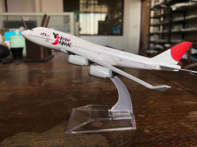 Model samolotu Boeing 747 linii lotniczych wykonany ze stopu metalu - 16CM, prezent urodzinowy - Wianko - 10